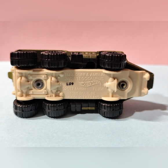 Hot Wheels Jurassic World character cars set of 2 - Picture 7 of 12